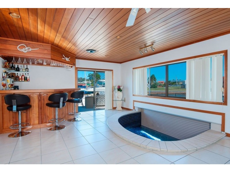 32 Daru Avenue, Runaway Bay QLD 4216