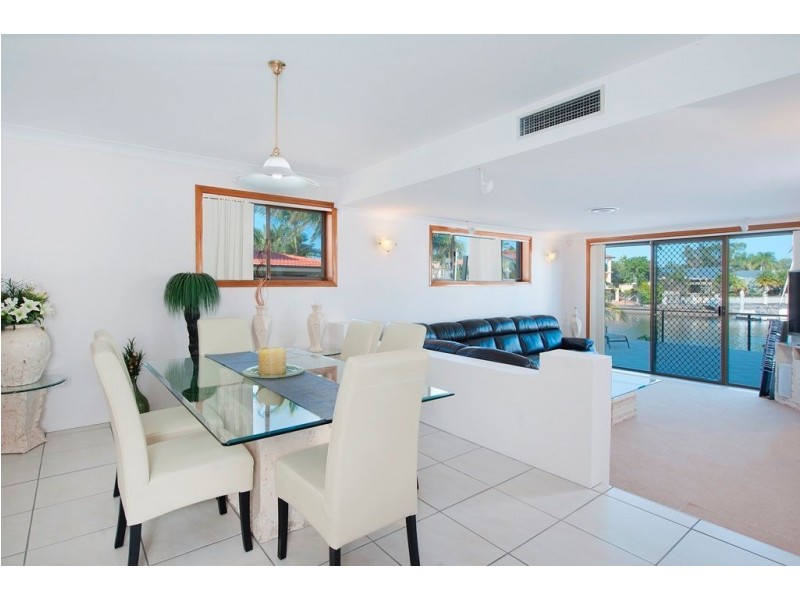 32 Daru Avenue, Runaway Bay QLD 4216