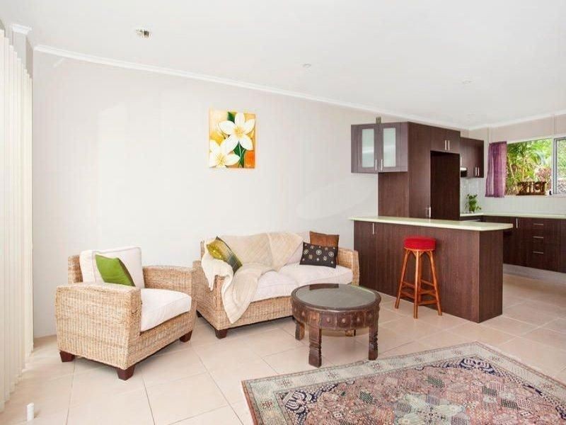 1/2 ‘Sunshine Lodge’ Sunshine Blvd, Broadbeach Waters QLD 4218