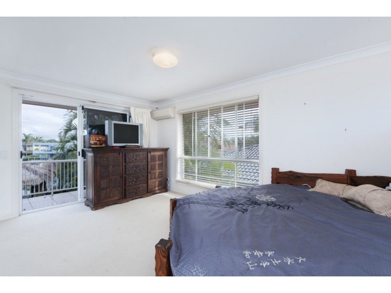 16 Nirvana Court, Runaway Bay QLD 4216