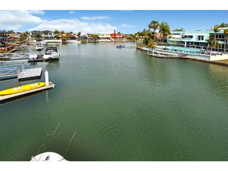 18-20 Nirvana Court, Runaway Bay QLD 4216