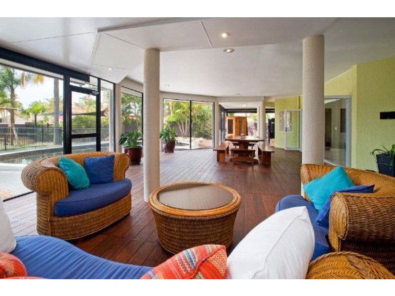 18-20 Nirvana Court, Runaway Bay QLD 4216