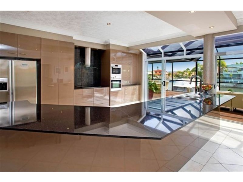 18-20 Nirvana Court, Runaway Bay QLD 4216