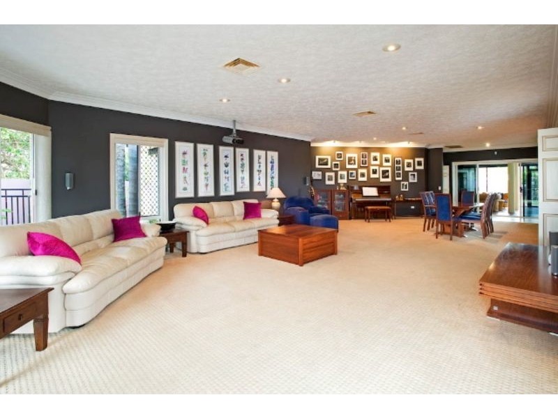 18-20 Nirvana Court, Runaway Bay QLD 4216