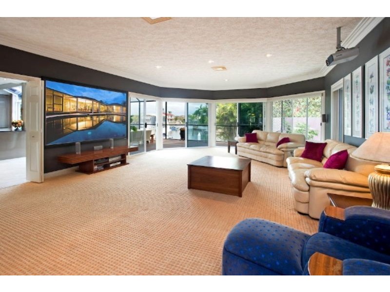 18-20 Nirvana Court, Runaway Bay QLD 4216