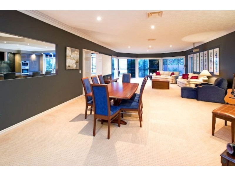 18-20 Nirvana Court, Runaway Bay QLD 4216