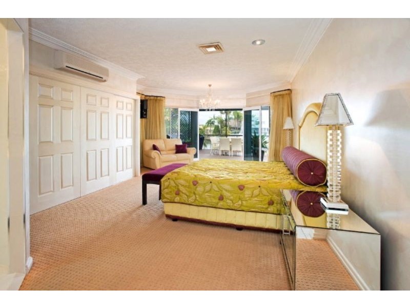 18-20 Nirvana Court, Runaway Bay QLD 4216