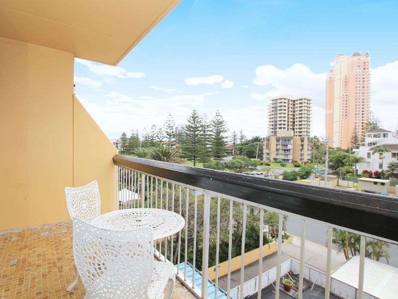 401/2 ‘HI HO’ Queensland Ave, Broadbeach QLD 4218