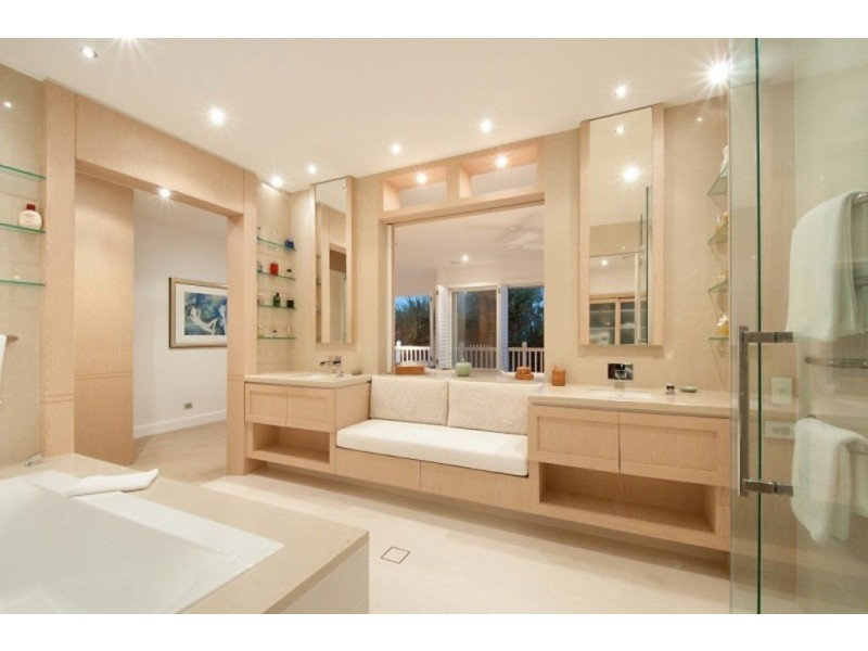 99 Hedges Avenue, Mermaid Beach QLD 4218