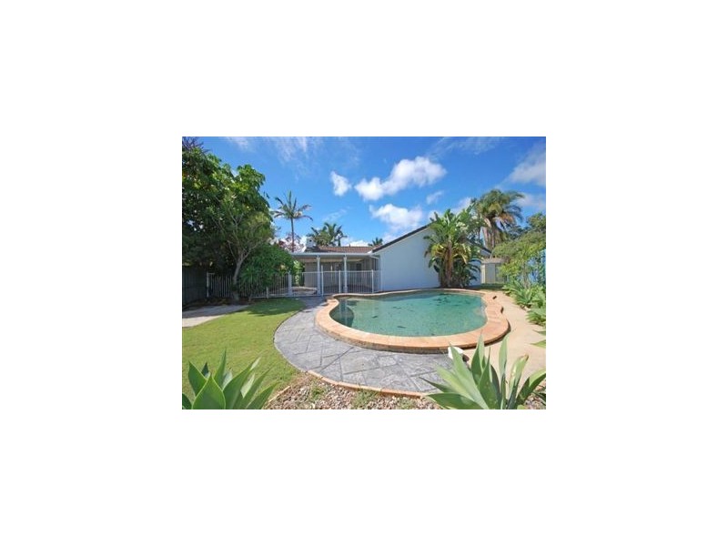 3 Cheviot Close, Benowa QLD 4217