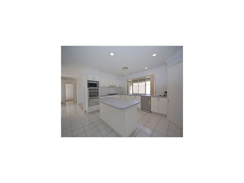 3 Cheviot Close, Benowa QLD 4217