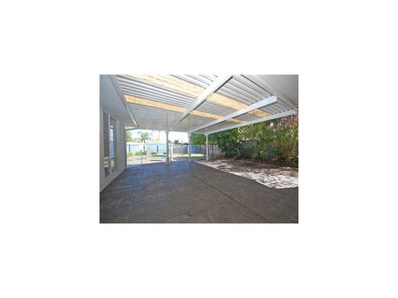 3 Cheviot Close, Benowa QLD 4217