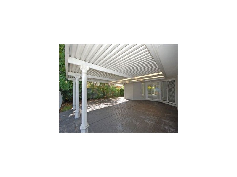 3 Cheviot Close, Benowa QLD 4217