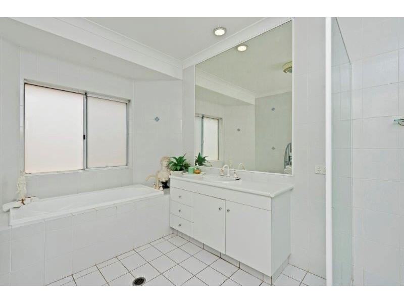 63 Pebble Beach Dr, Runaway Bay QLD 4216