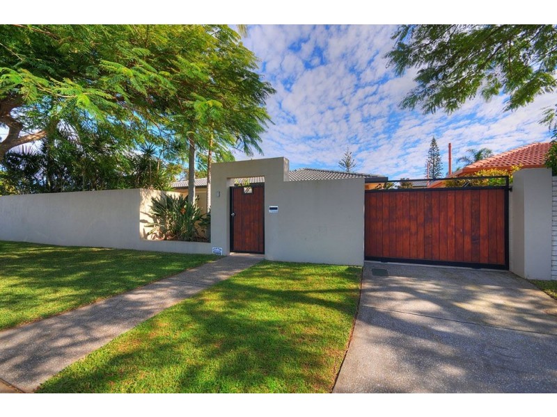 19 St Andrews Avenue, Isle Of Capri QLD 4217
