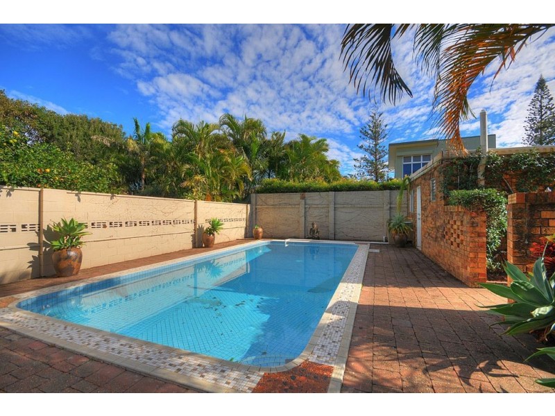 19 St Andrews Avenue, Isle Of Capri QLD 4217
