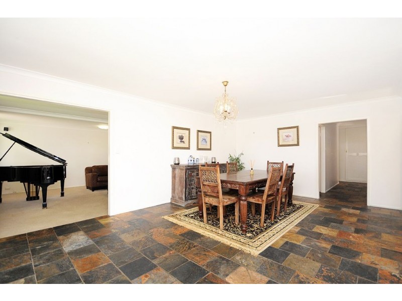 19 St Andrews Avenue, Isle Of Capri QLD 4217