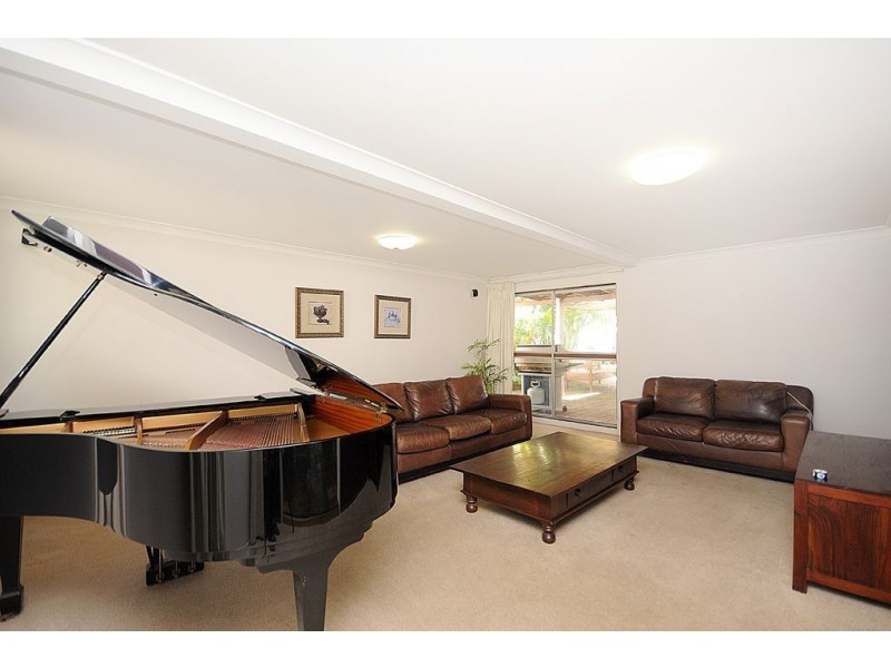 19 St Andrews Avenue, Isle Of Capri QLD 4217