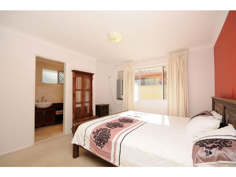 19 St Andrews Avenue, Isle Of Capri QLD 4217