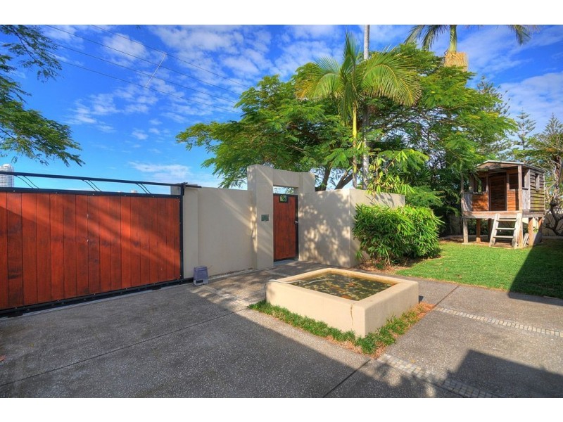 19 St Andrews Avenue, Isle Of Capri QLD 4217