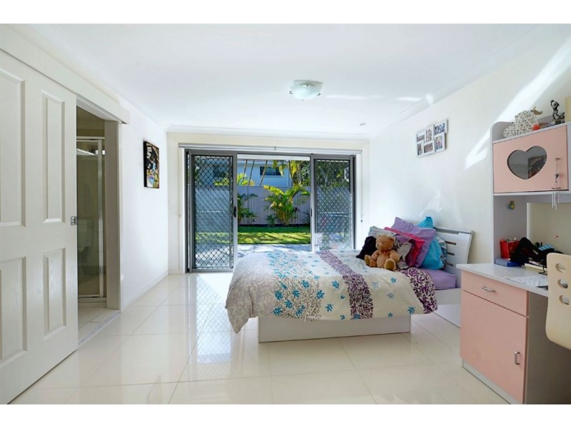17 Scoter Avenue, Paradise Point QLD 4216