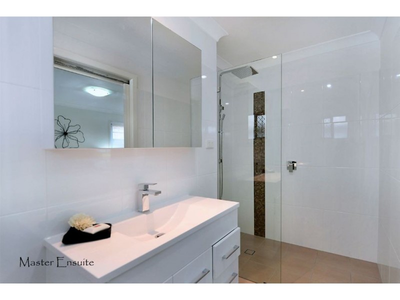 17 Scoter Avenue, Paradise Point QLD 4216