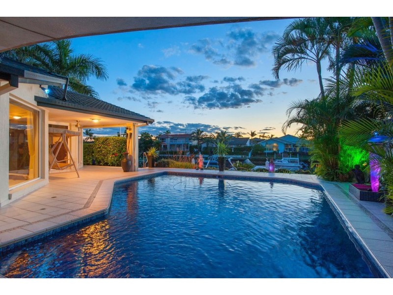 10 Midnight Court, Runaway Bay QLD 4216