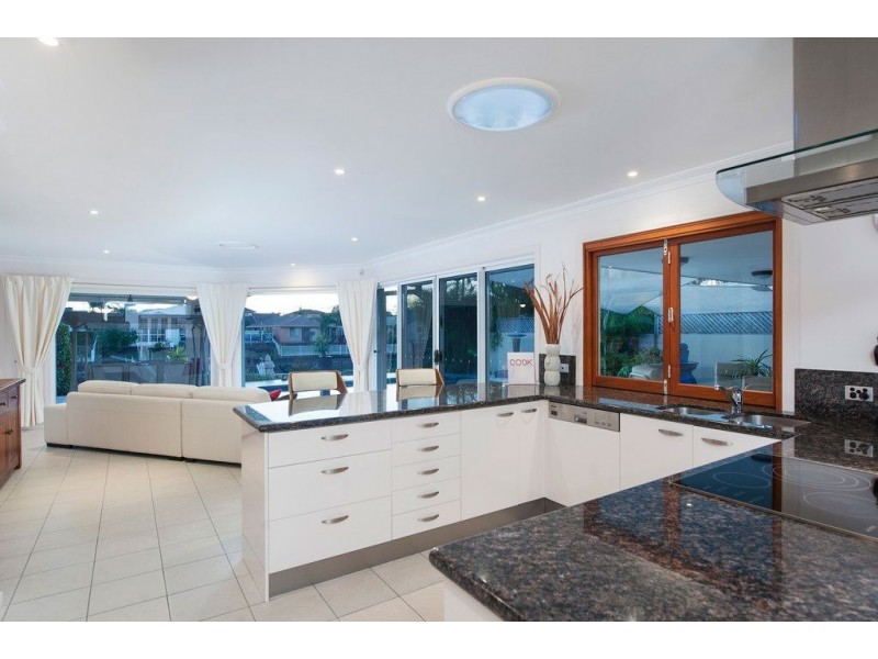 10 Midnight Court, Runaway Bay QLD 4216