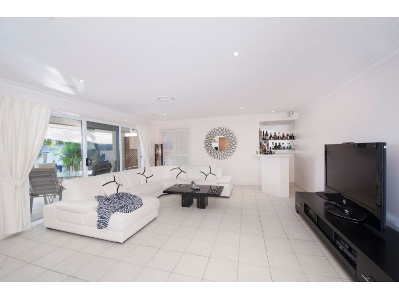 10 Midnight Court, Runaway Bay QLD 4216