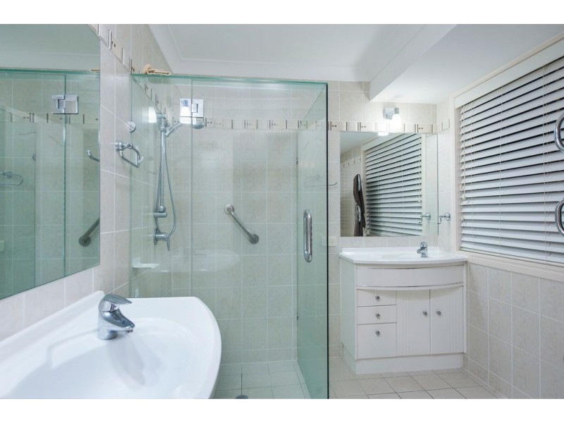 10 Midnight Court, Runaway Bay QLD 4216