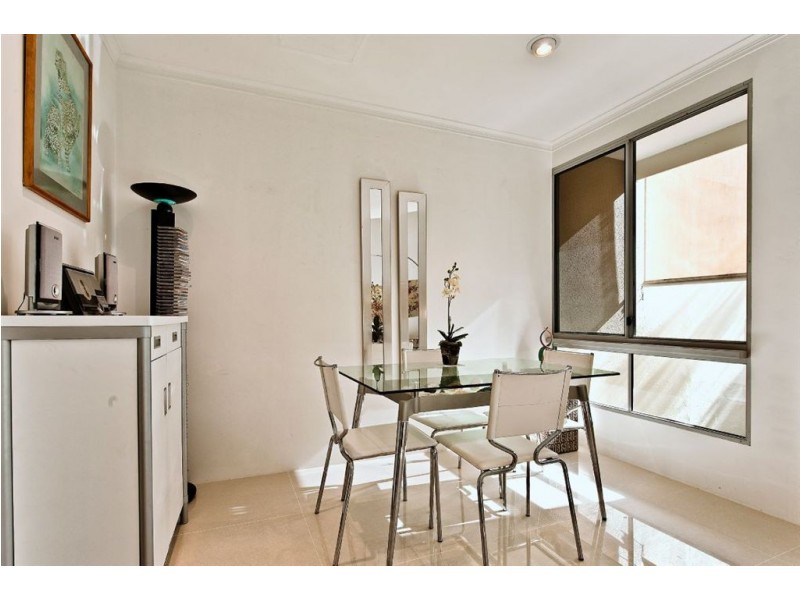 4/125 Santa Cruz Blvd, Clear Island Waters QLD 4226