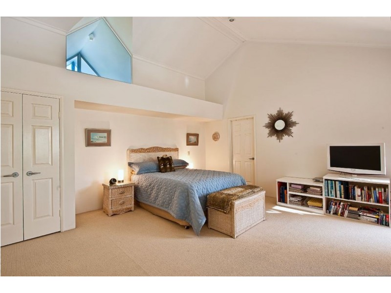 4/125 Santa Cruz Blvd, Clear Island Waters QLD 4226