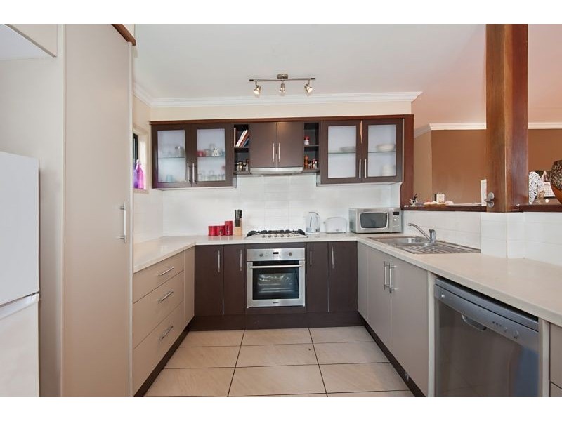 34 Cooleroo Crescent, Southport QLD 4215