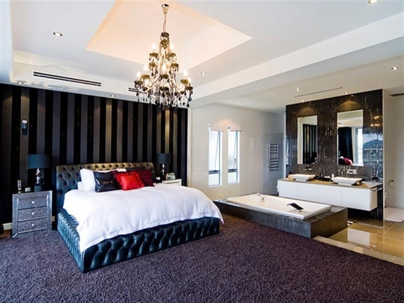 74 Royal Albert Crescent, Sovereign Islands QLD 4216