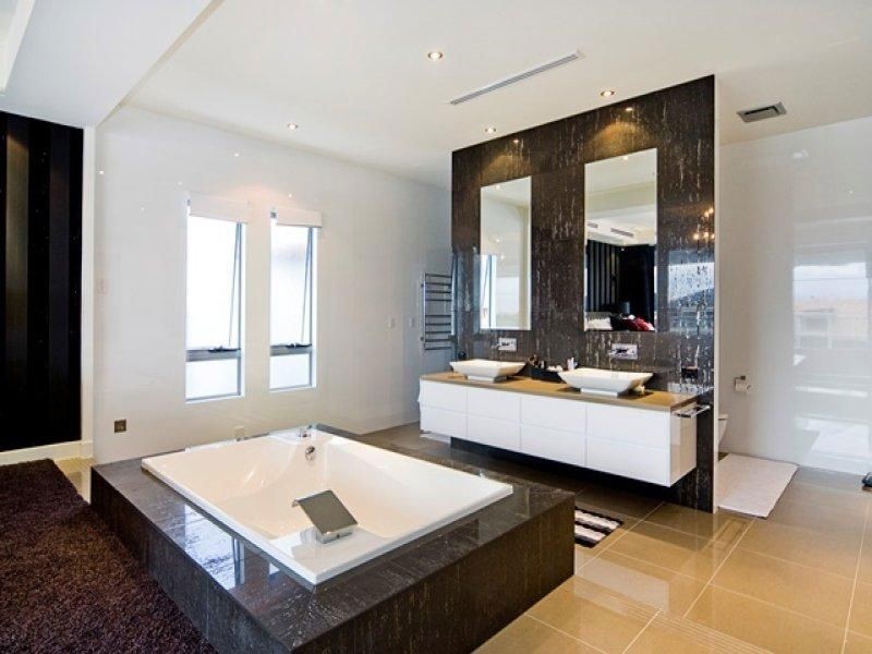 74 Royal Albert Crescent, Sovereign Islands QLD 4216