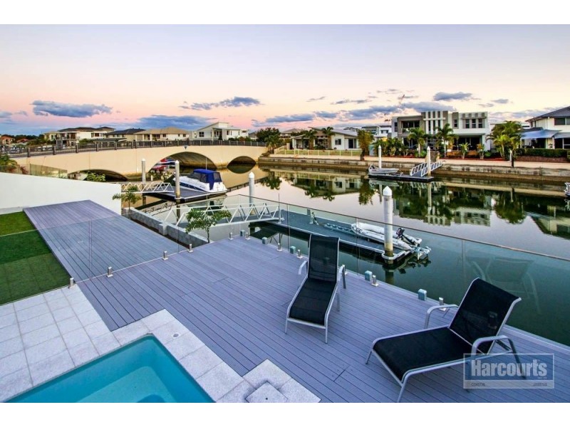 105 Compass Drive, Biggera Waters QLD 4216