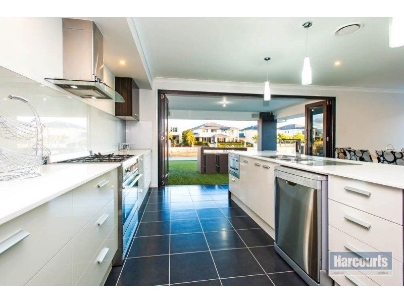 105 Compass Drive, Biggera Waters QLD 4216