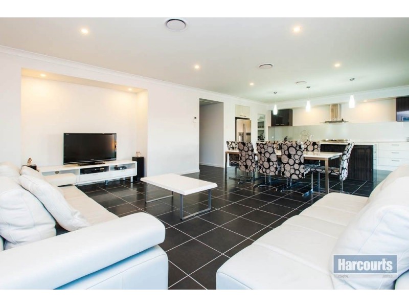 105 Compass Drive, Biggera Waters QLD 4216