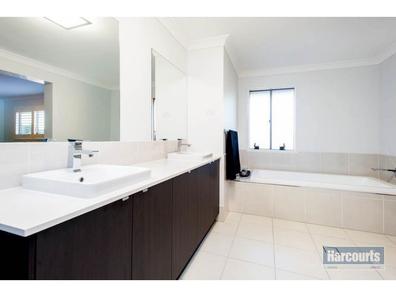 105 Compass Drive, Biggera Waters QLD 4216