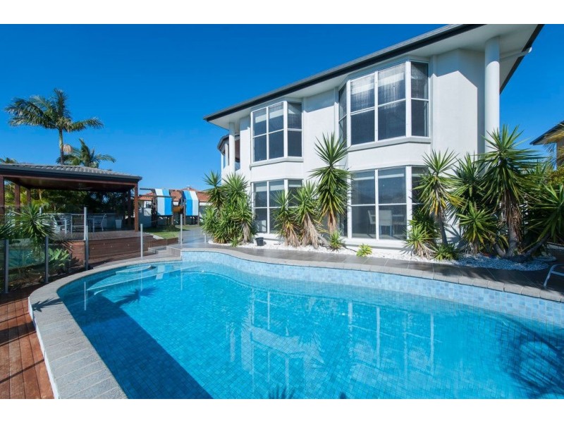 159 Pebble Beach Dr, Runaway Bay QLD 4216