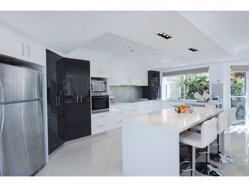 159 Pebble Beach Dr, Runaway Bay QLD 4216