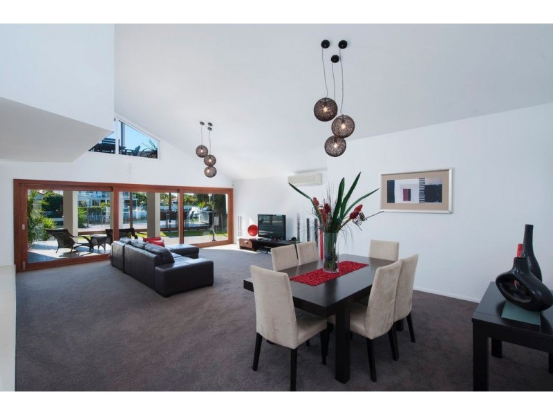 159 Pebble Beach Dr, Runaway Bay QLD 4216