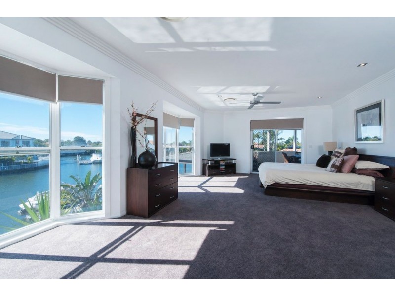 159 Pebble Beach Dr, Runaway Bay QLD 4216