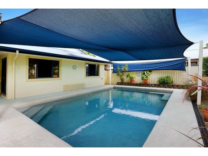 25 Drake Ave, Paradise Point QLD 4216