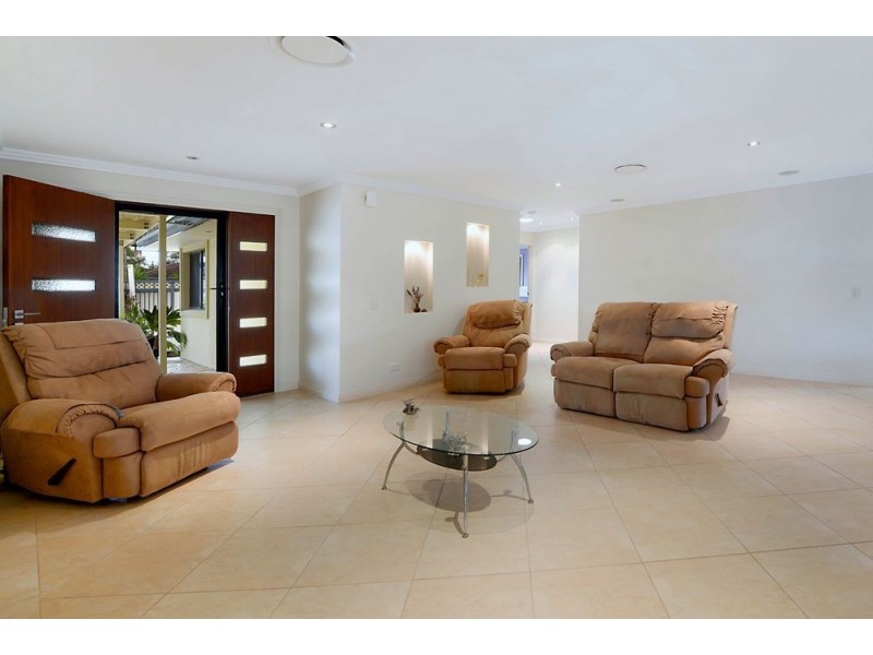 25 Drake Ave, Paradise Point QLD 4216