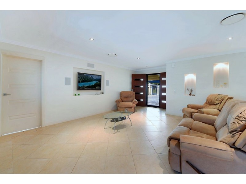 25 Drake Ave, Paradise Point QLD 4216