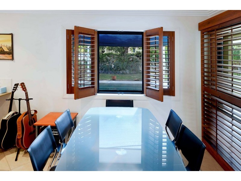 25 Drake Ave, Paradise Point QLD 4216