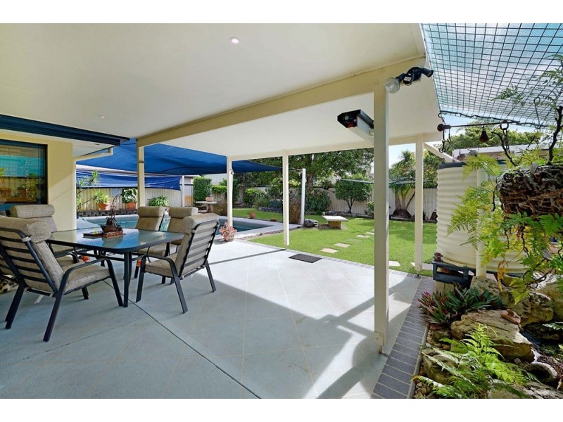 25 Drake Ave, Paradise Point QLD 4216