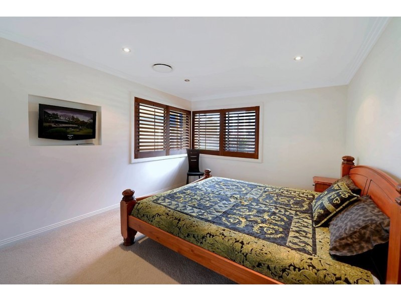 25 Drake Ave, Paradise Point QLD 4216