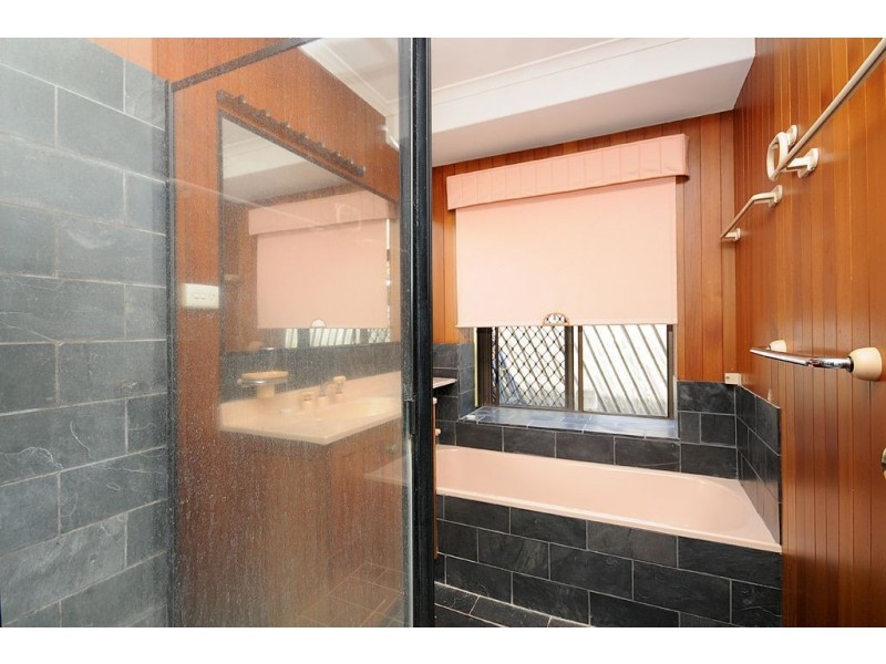 5 Spinebill Street, Burleigh Waters QLD 4220